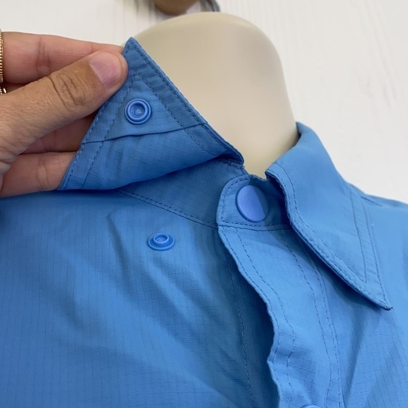 Duluth Trading Company - Baby Blue Polyester Short Sleeve Button Up Size Med - Picture 4 of 10